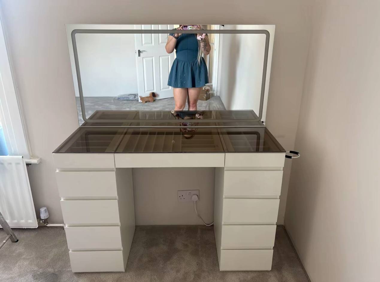 Customer photo of the WOLTU dressing table at home